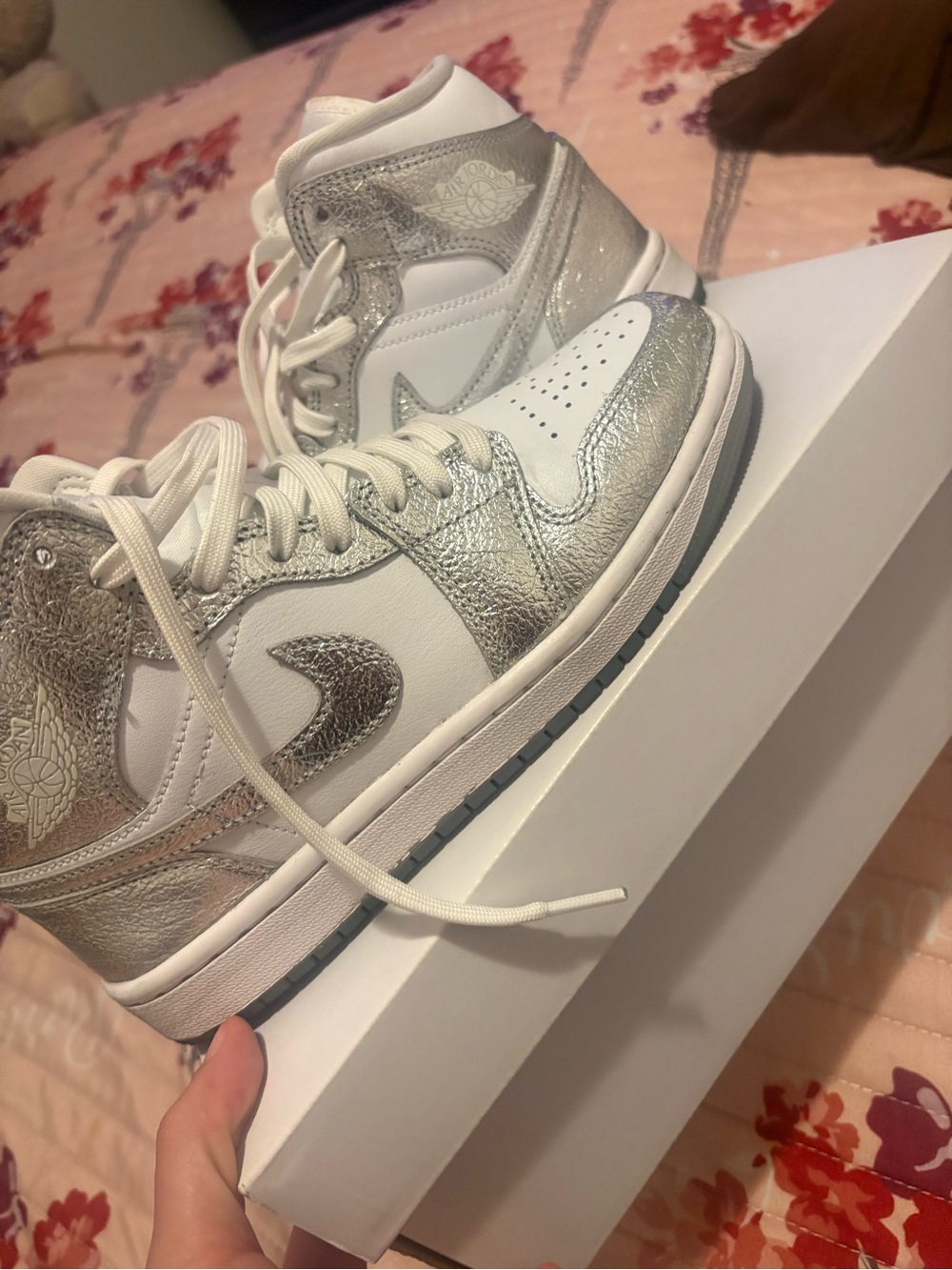 Jordan Women’s Air Jordan 1 Mid SE in White and Metallic Silver Size 6.5